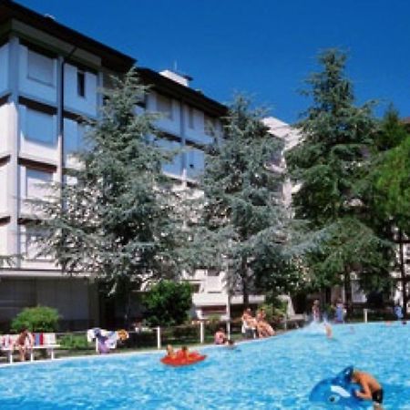 Lignano With Pool Apartment Lignano Sabbiadoro Luaran gambar