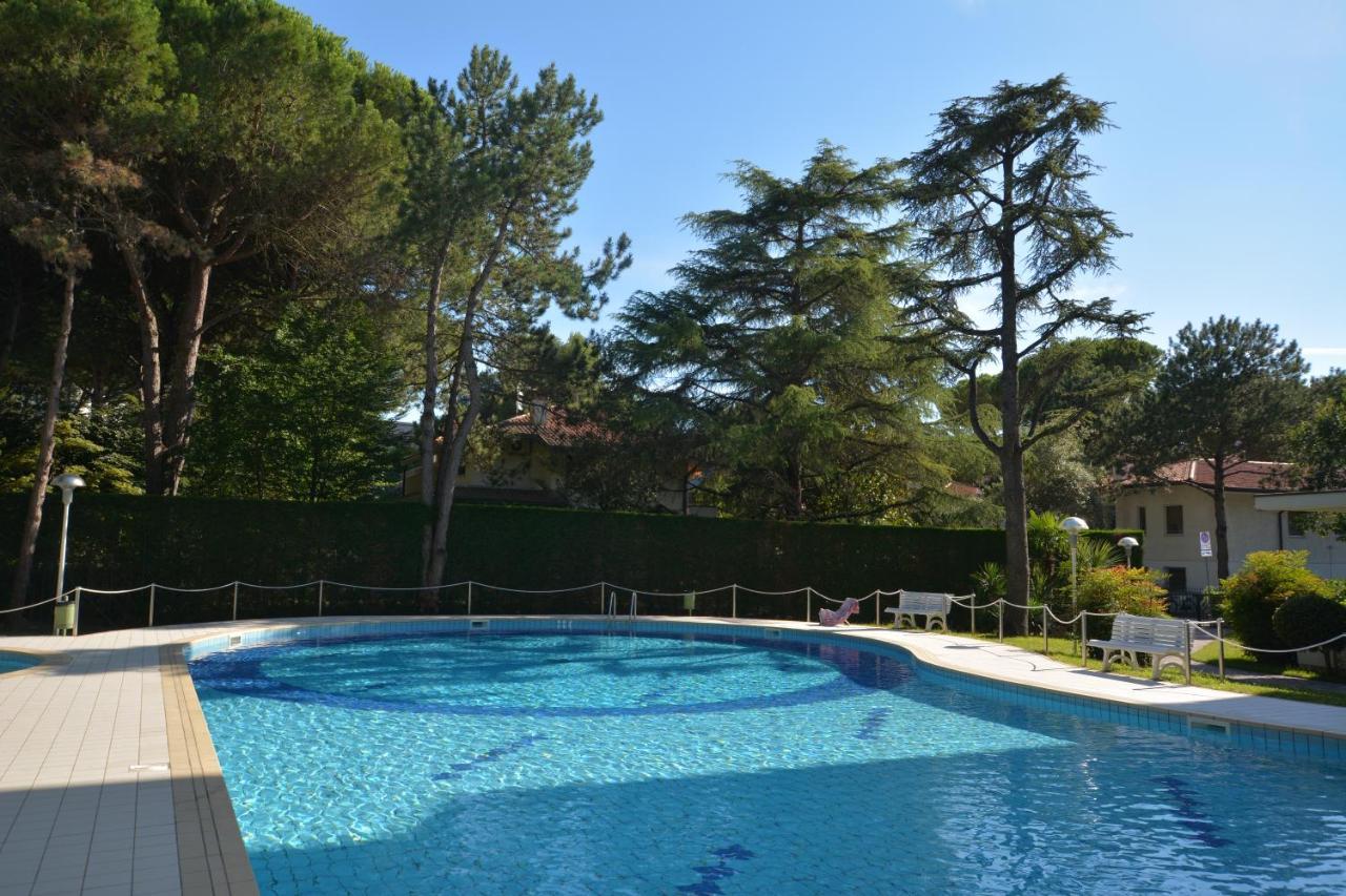 Lignano With Pool Apartment Lignano Sabbiadoro Luaran gambar