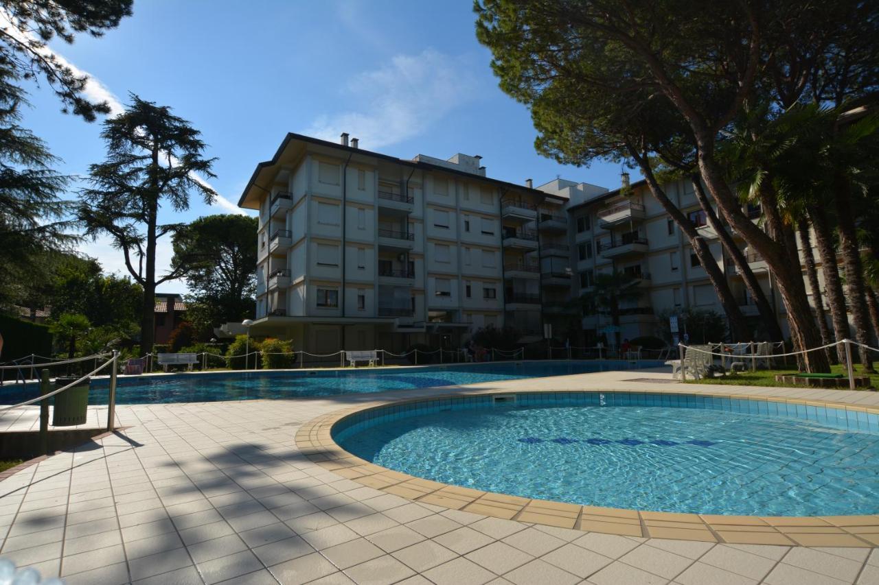 Lignano With Pool Apartment Lignano Sabbiadoro Luaran gambar