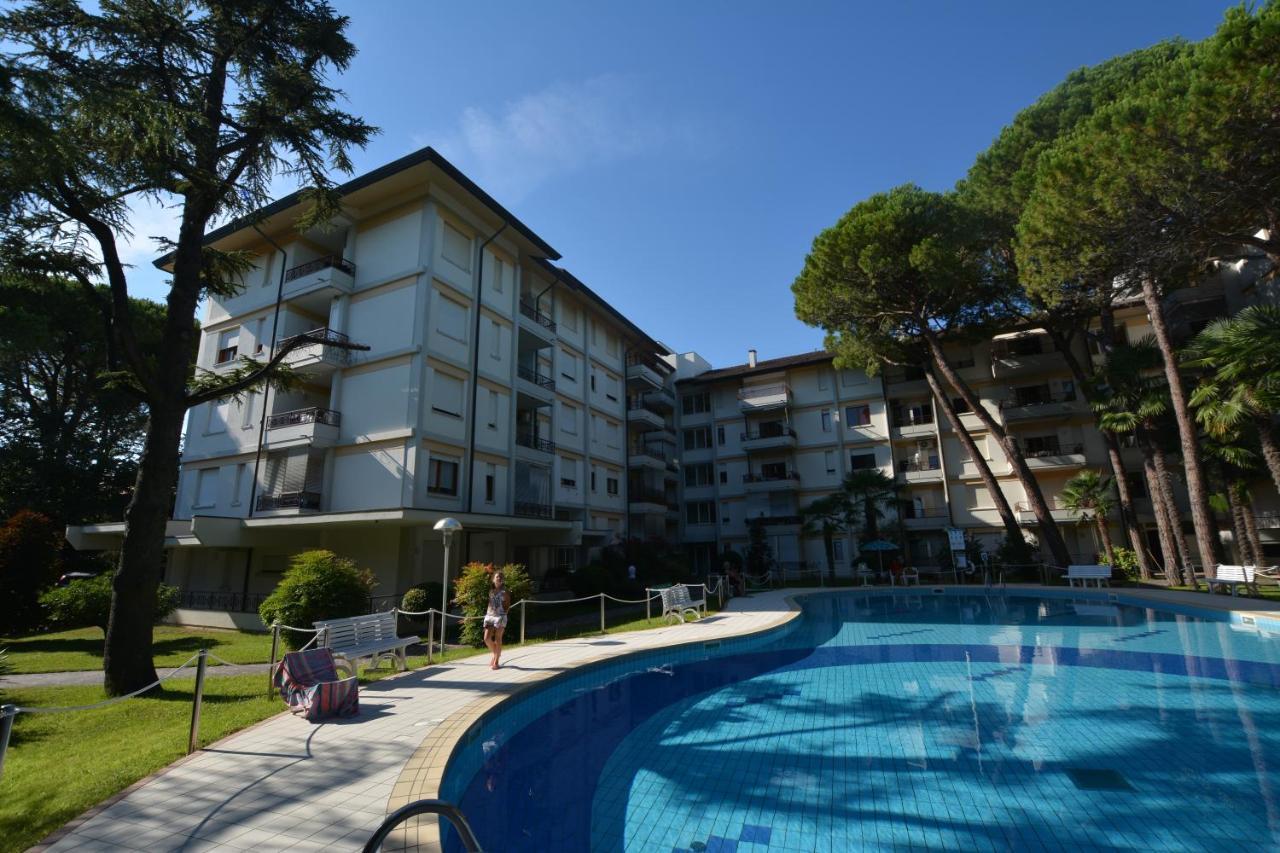 Lignano With Pool Apartment Lignano Sabbiadoro Luaran gambar