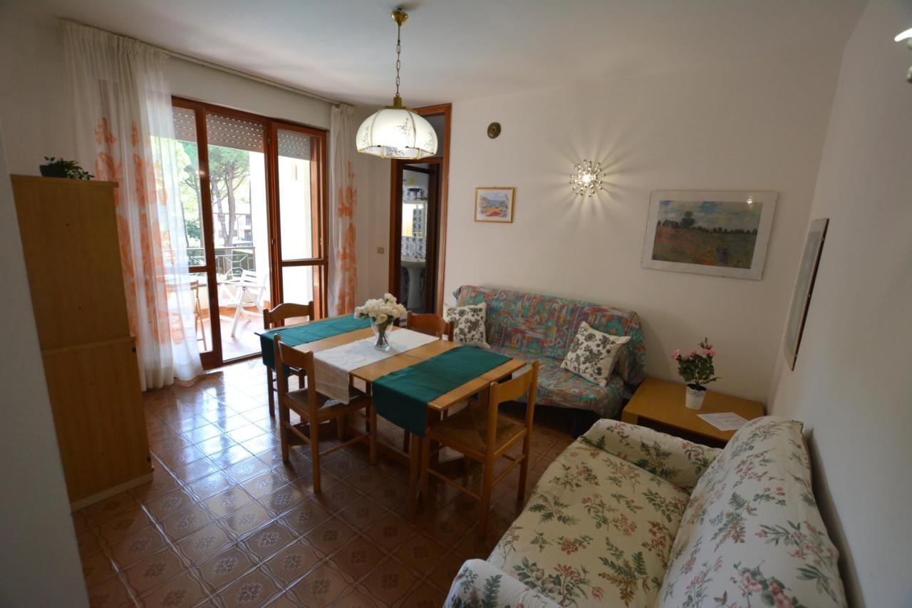 Lignano With Pool Apartment Lignano Sabbiadoro Luaran gambar