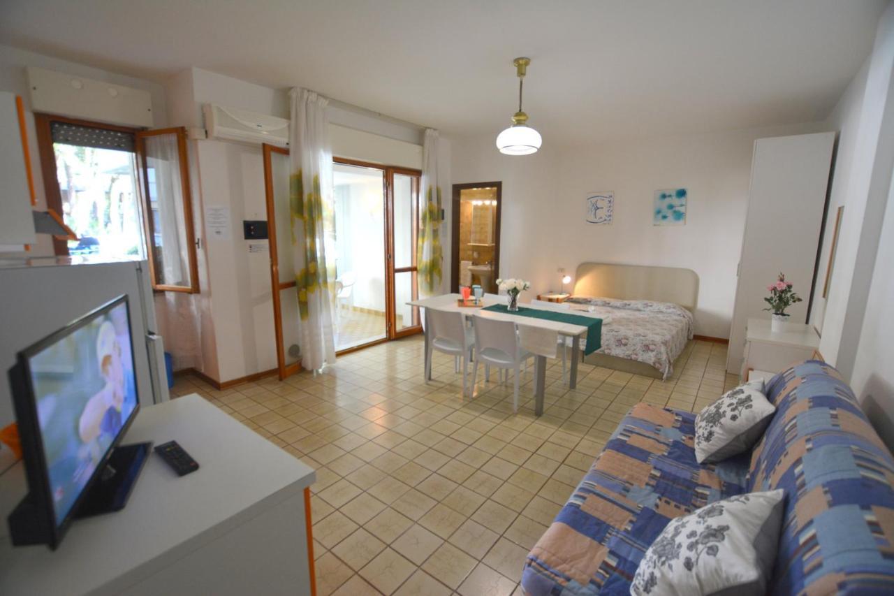 Lignano With Pool Apartment Lignano Sabbiadoro Luaran gambar
