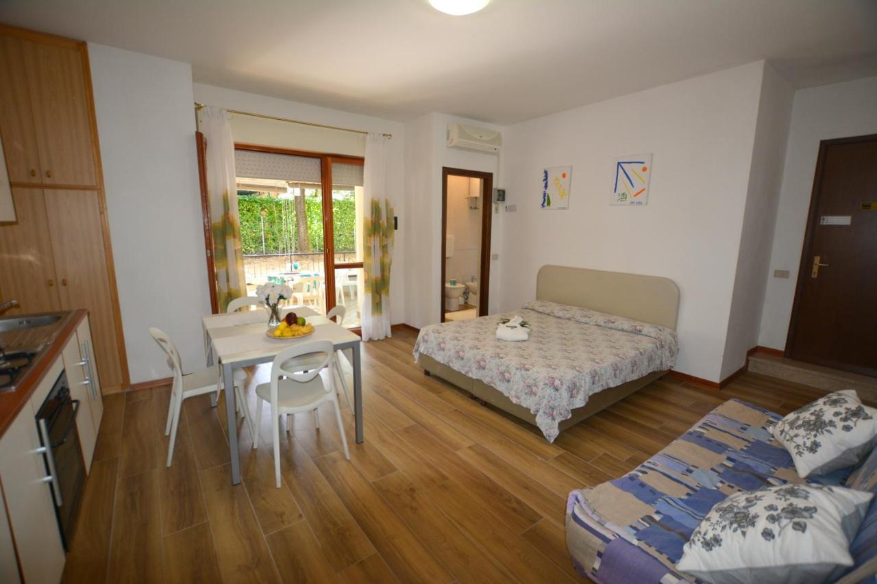 Lignano With Pool Apartment Lignano Sabbiadoro Luaran gambar