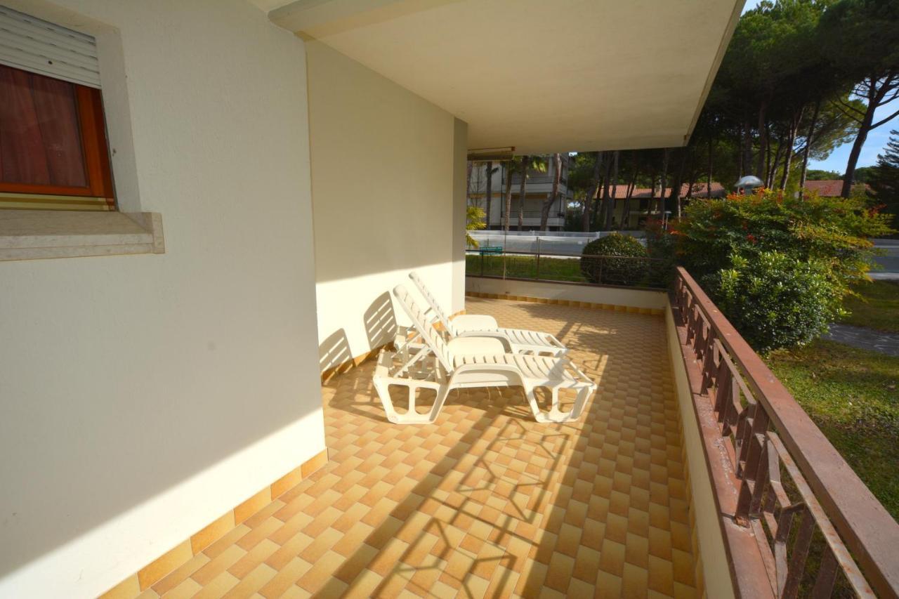 Lignano With Pool Apartment Lignano Sabbiadoro Luaran gambar