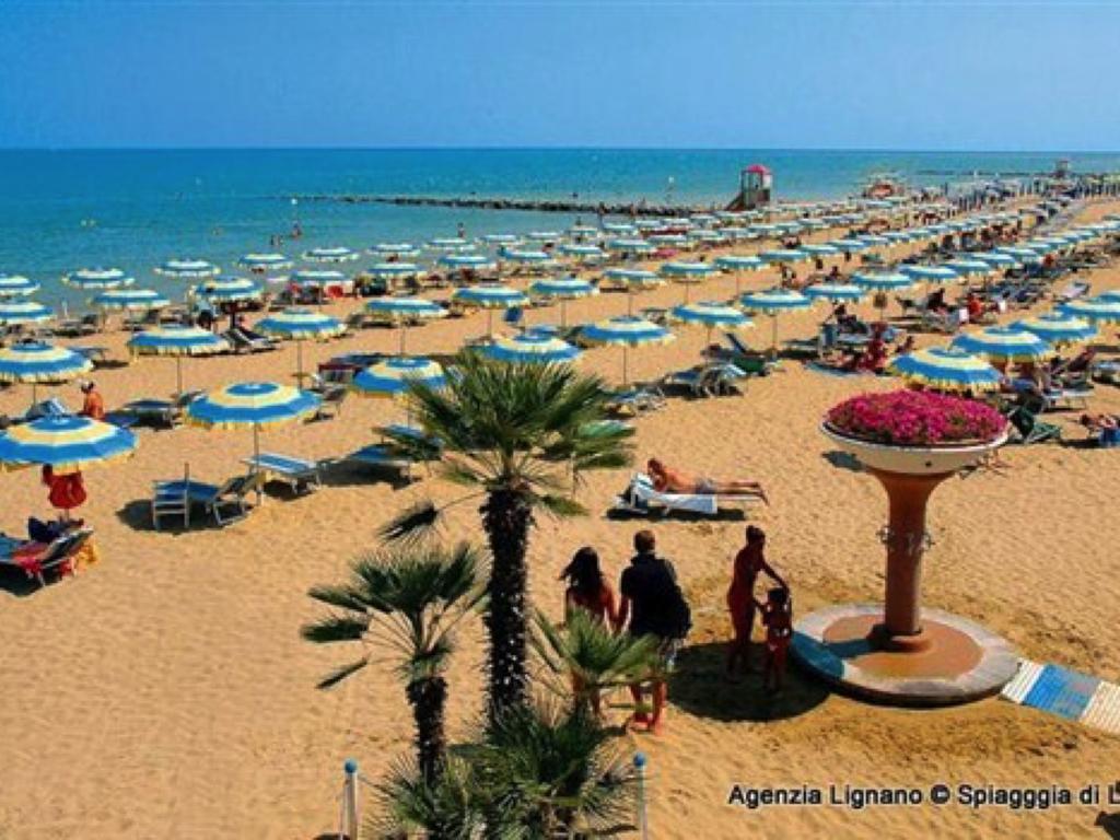 Lignano With Pool Apartment Lignano Sabbiadoro Luaran gambar