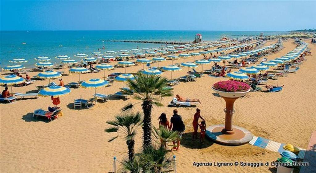 Lignano With Pool Apartment Lignano Sabbiadoro Luaran gambar
